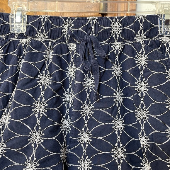 LANE BRYANT UGC Women’s Size 16 Blue White Embroidered Soft Shorts Navy - Picture 4 of 11